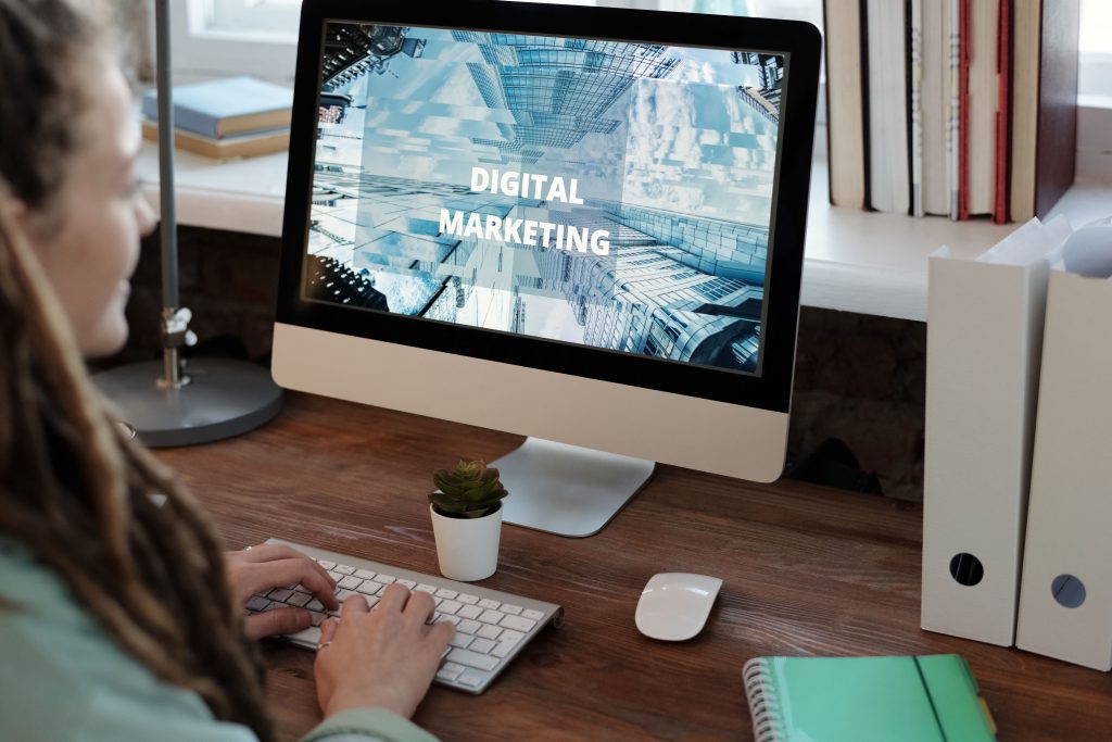 50+ e-Books on social media marketing hand-picked by me